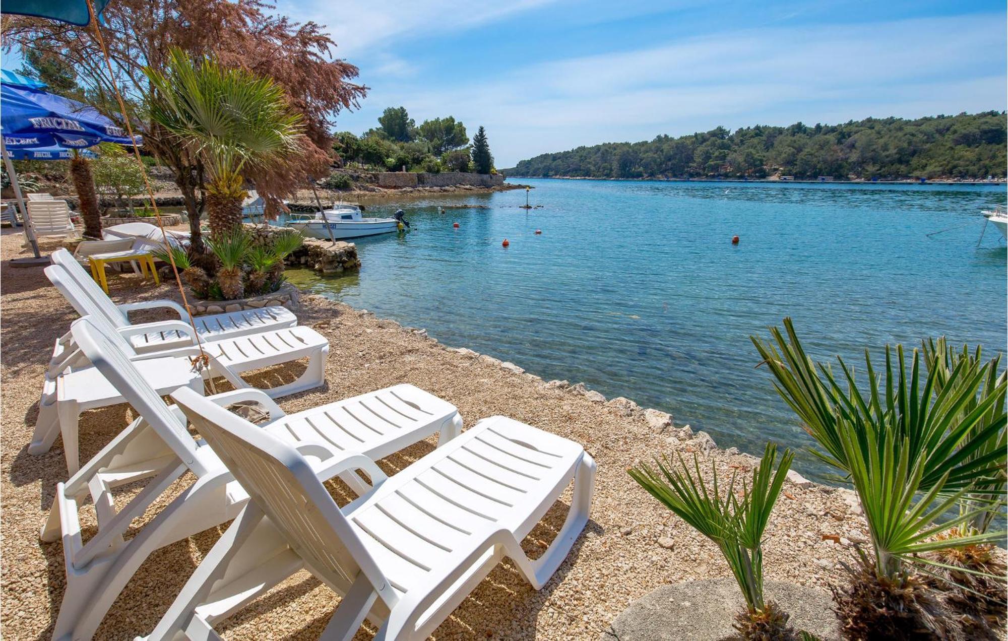 Beach Front Apartment In Punta Kriza With Kitchen Dış mekan fotoğraf